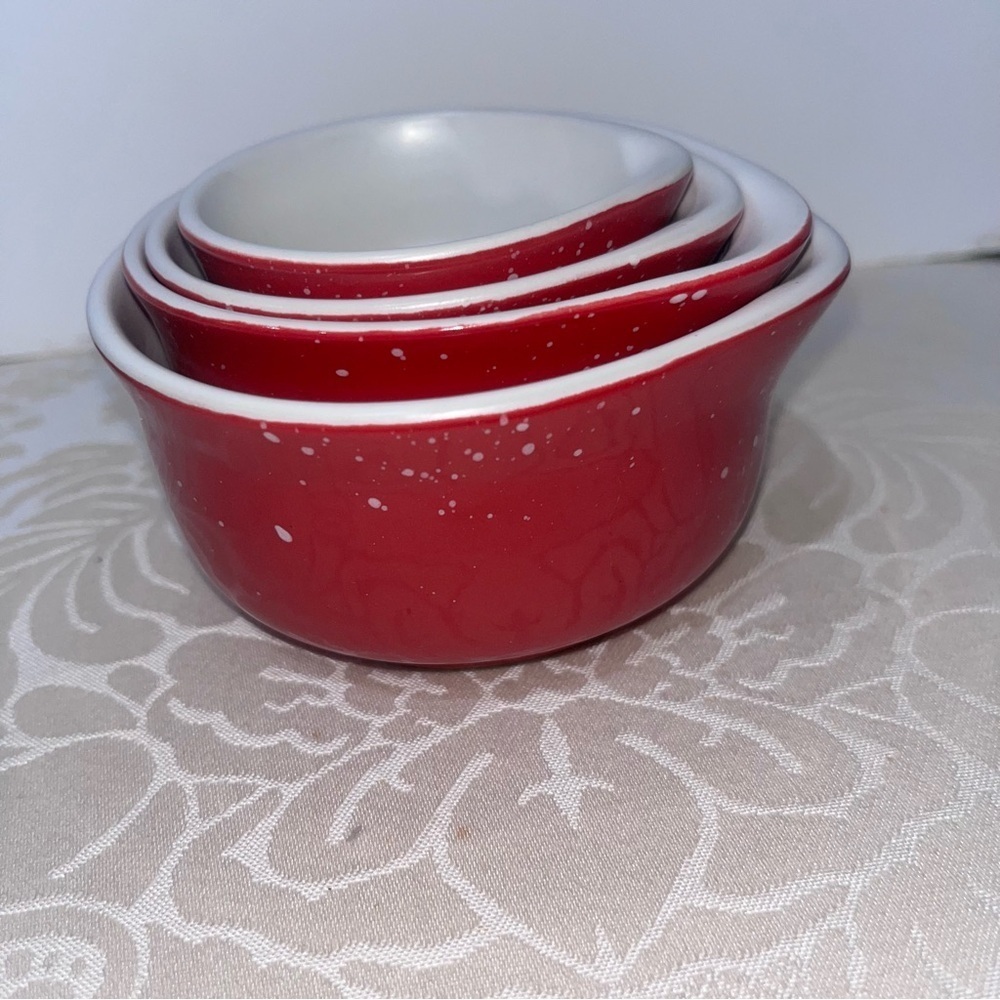 Sleigh bell measuring cups